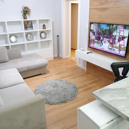 Center Niko 04 Apartment *