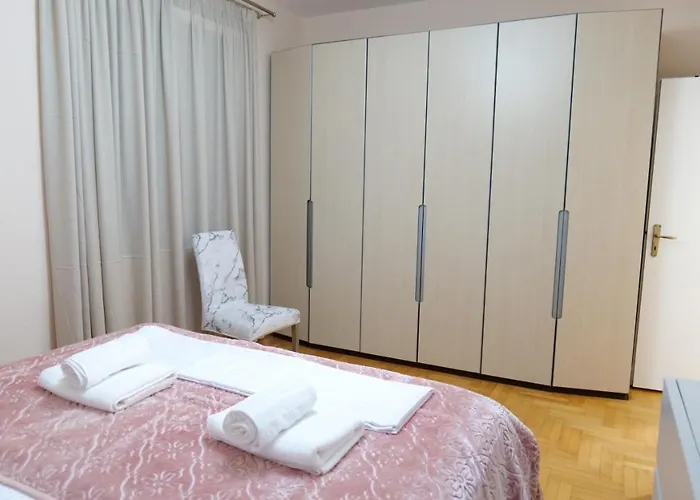 Center Niko 04 * 地拉那